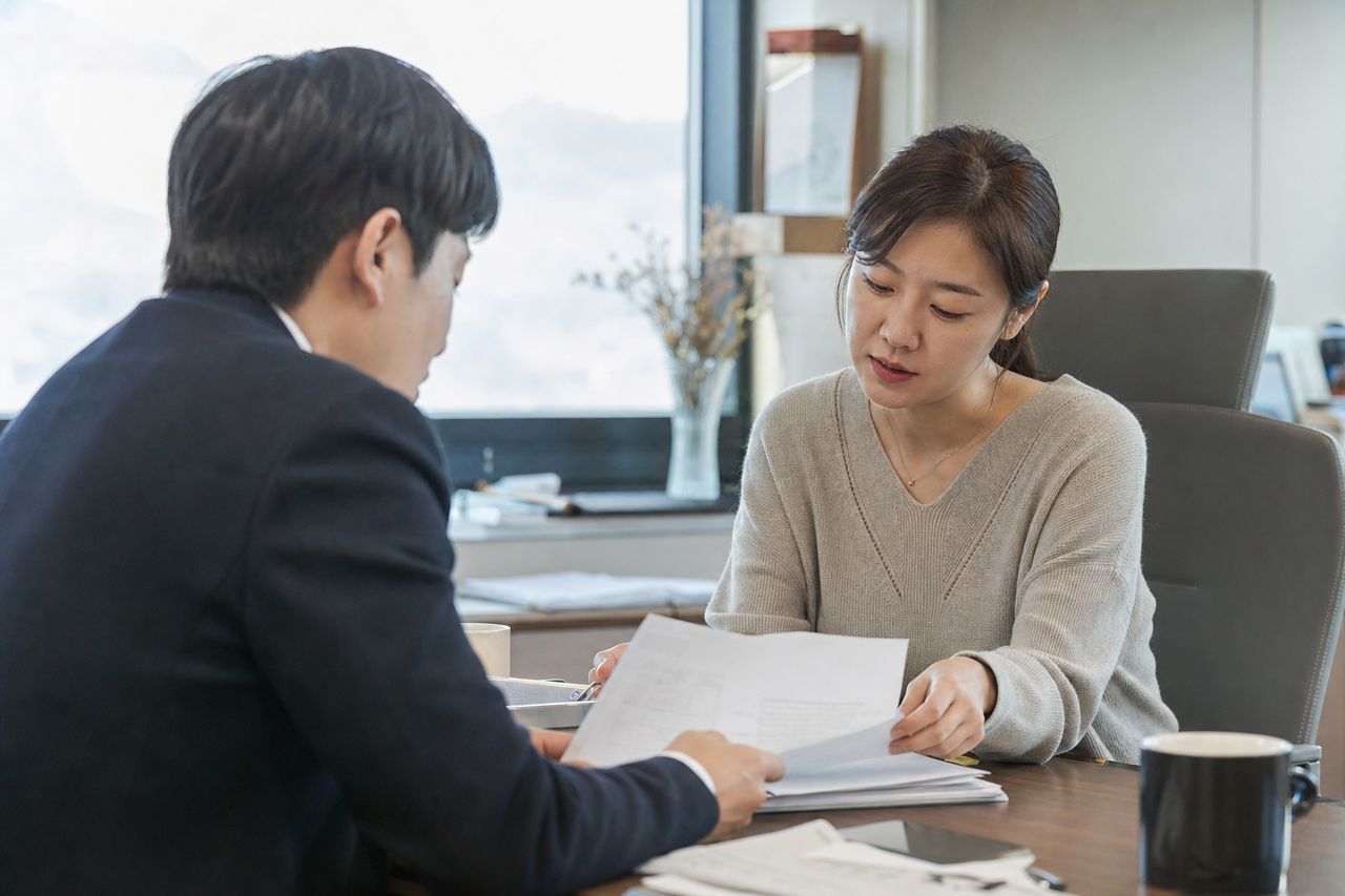 내 사정이 이혼소송 사유가 되나 — 내 상황이 여기 해당하는지(자가진단) 관련 전문가 상담·서류 검토 장면